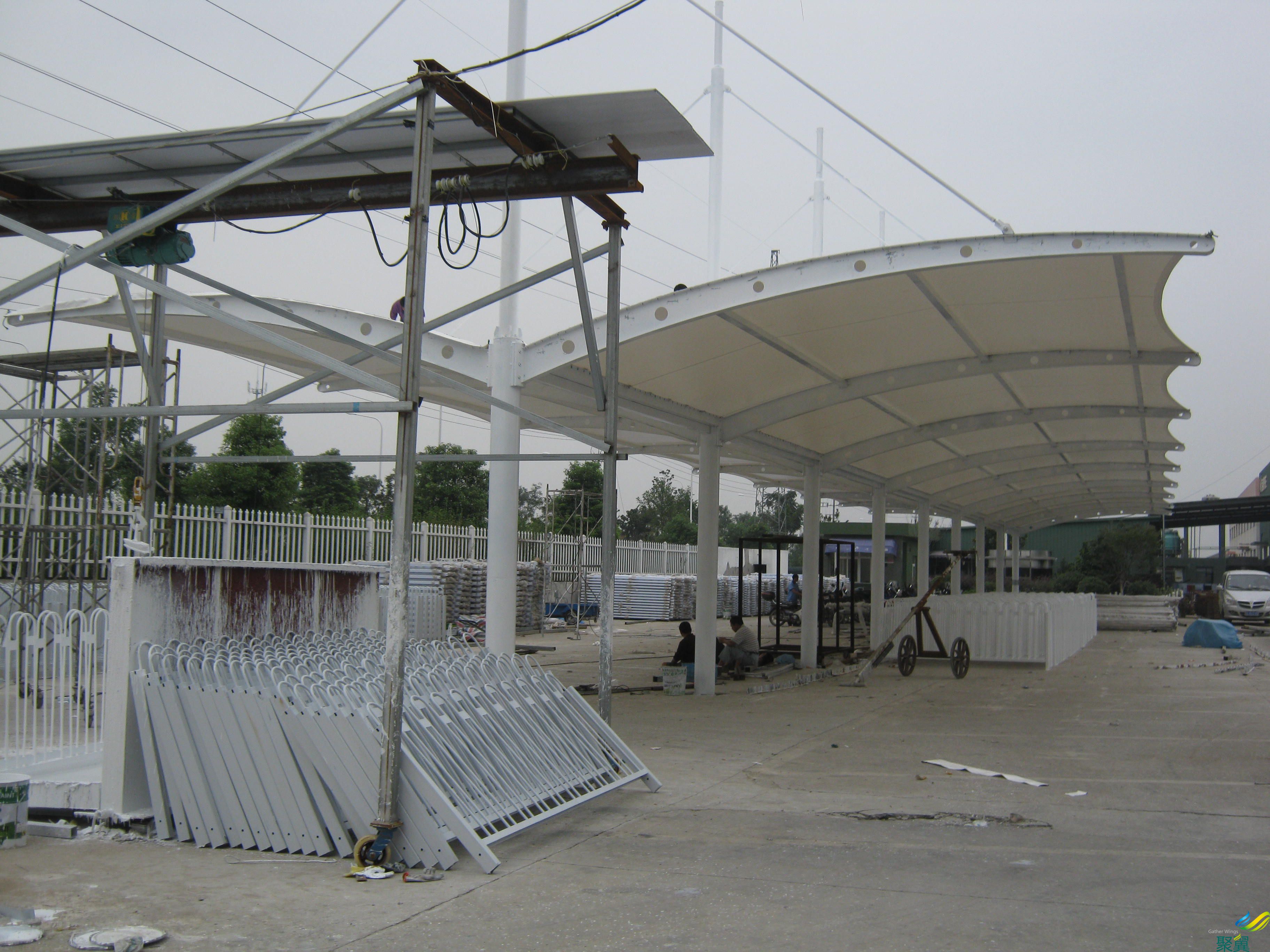 廠區(qū)停車棚_膜結(jié)構(gòu)車棚（白色）雙面遮陽棚