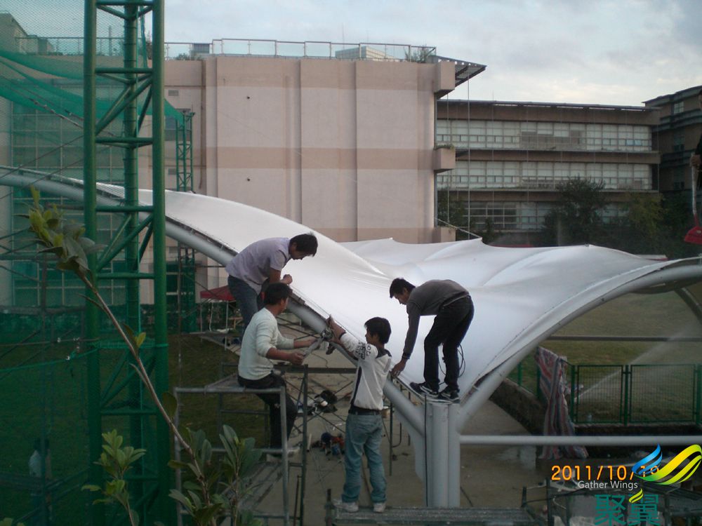 國(guó)際學(xué)校體育遮陽(yáng)棚