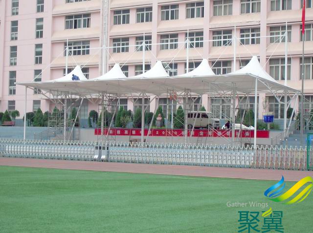 學(xué)校體育看臺(tái)遮陽——膜結(jié)構(gòu)體育看臺(tái)用于體育場(chǎng)