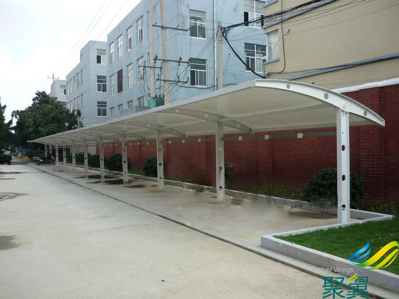   電動(dòng)車停車棚帶充電插座，方便電動(dòng)車停放充電使用