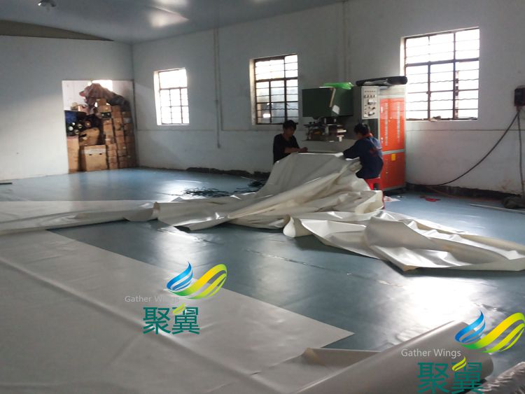 聚翼膜布車間一角
