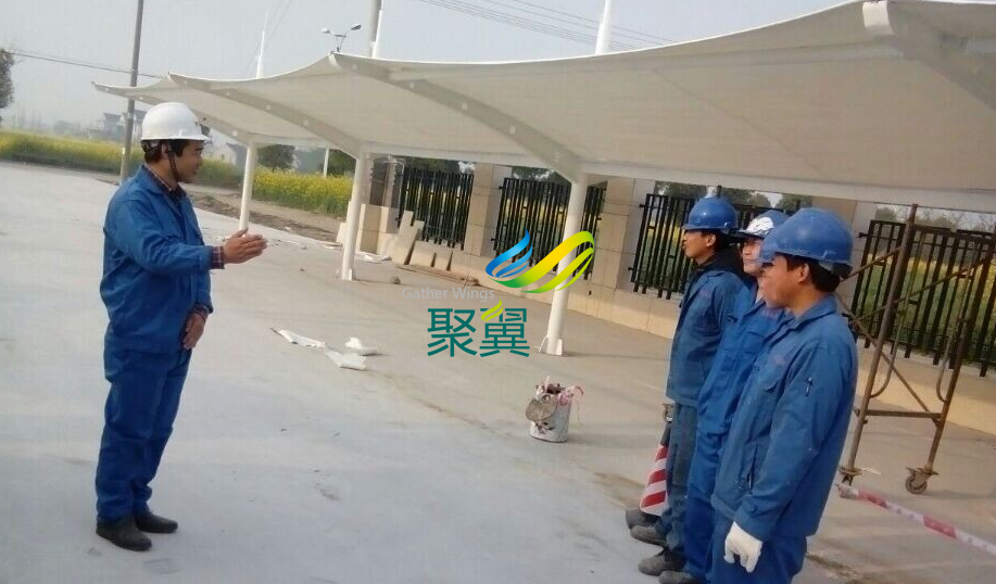 江蘇省泰州市膜結(jié)構(gòu)車棚施工案例