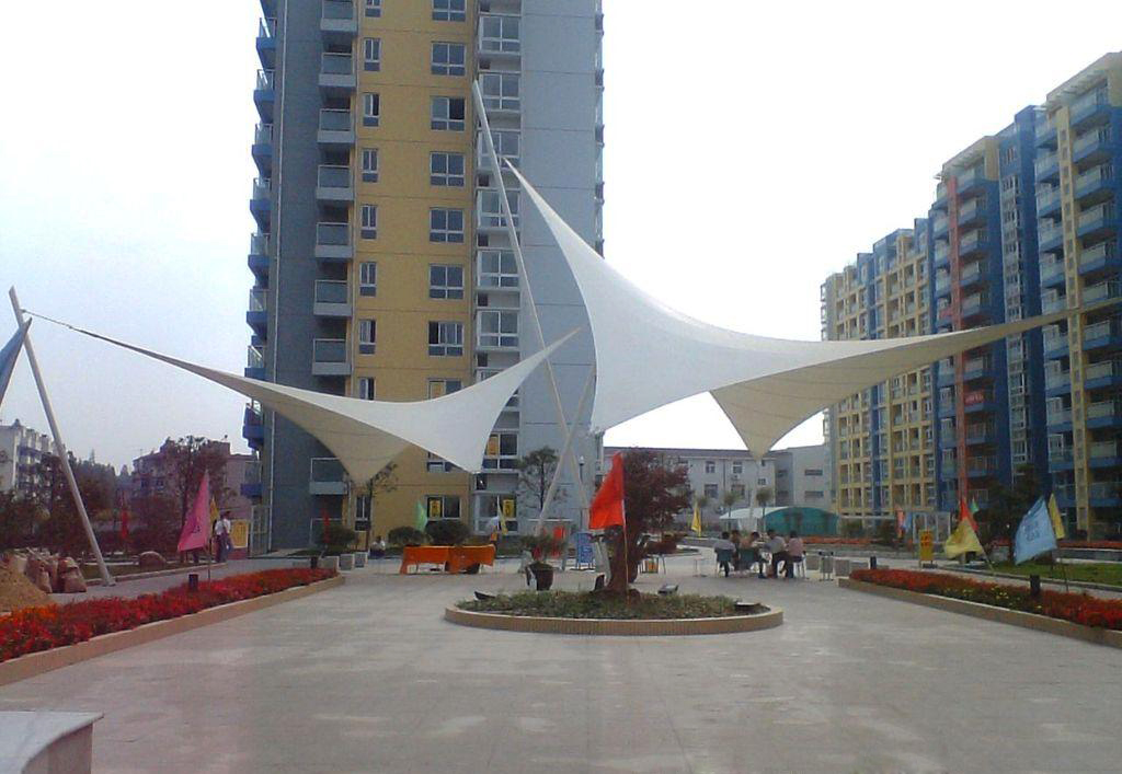 張拉膜結(jié)構(gòu)應(yīng)用于高檔住宅小區(qū)景點(diǎn)布置