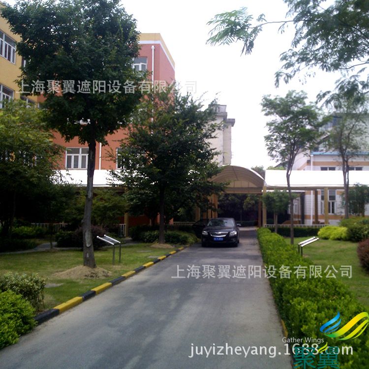 學校走廊雨棚-美化環(huán)境的木柱膜結構走廊雨棚-遮陽防雨走廊