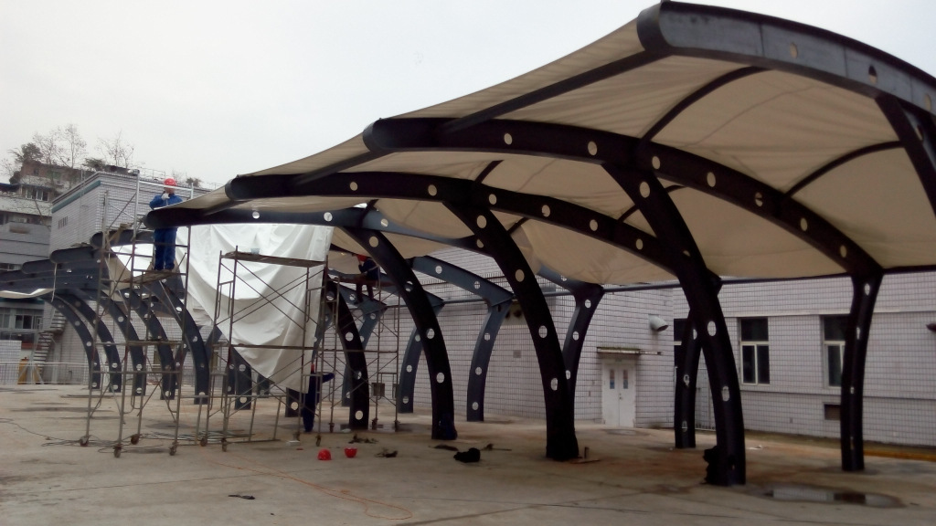 重慶車(chē)棚現(xiàn)場(chǎng)施工案例 汽車(chē)膜結(jié)構(gòu)安裝 可免費(fèi)測(cè)量