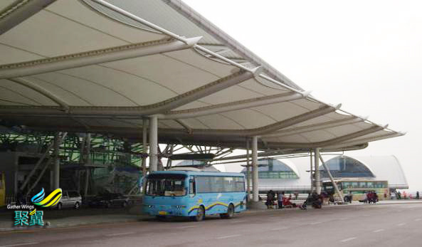 上海大巴旅游車站膜結(jié)構(gòu)遮陽棚_膜結(jié)構(gòu)車棚面料批發(fā)