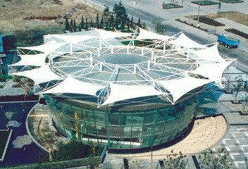 上海賽車場PTFE膜材結(jié)構(gòu)案例 膜結(jié)構(gòu)遮陽棚 體育館遮陽棚