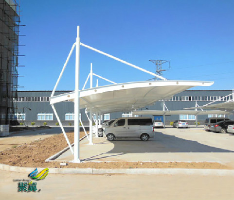 膜結(jié)構(gòu)車棚的膜材設(shè)備　