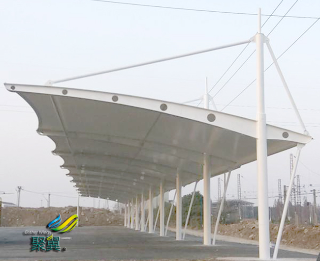 膜結(jié)構(gòu)車棚膜材料不會受氣候影響