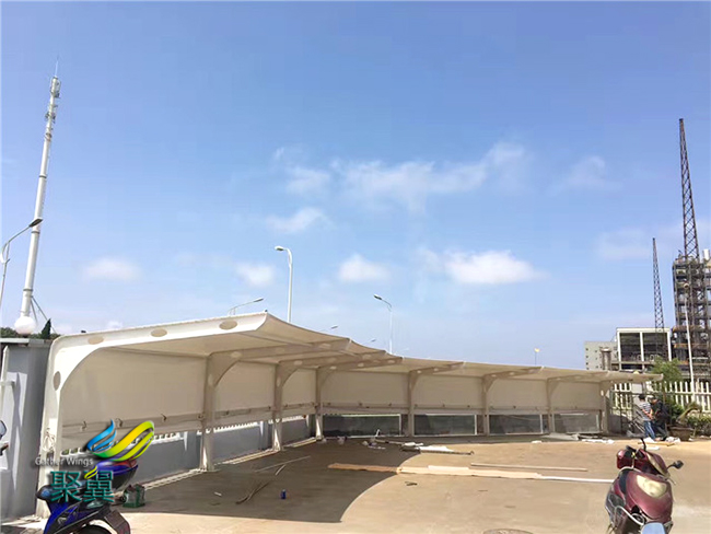 膜結(jié)構(gòu)車棚特性讓人充溢幻想空間