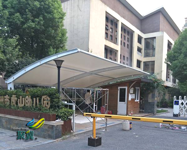 遮陽設(shè)施膜結(jié)構(gòu)車棚創(chuàng)領(lǐng)材料新高度