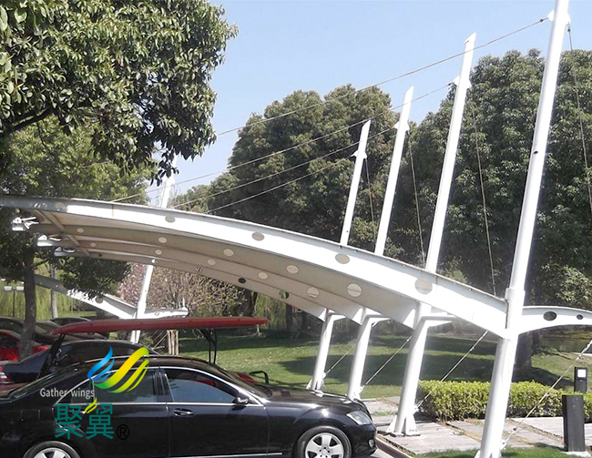 膜結(jié)構(gòu)車棚遮陽防雨|膜結(jié)構(gòu)車棚構(gòu)造優(yōu)勢