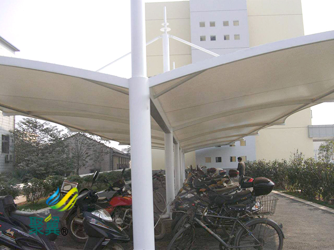 膜結(jié)構(gòu)車棚優(yōu)點(diǎn)講解|膜結(jié)構(gòu)車棚新型建筑風(fēng)格