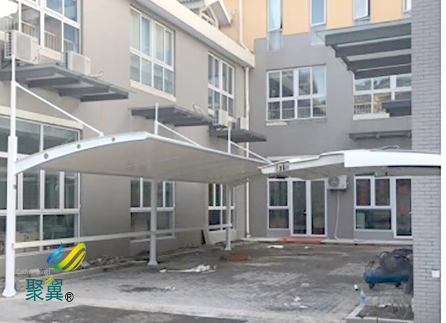 膜結(jié)構(gòu)車棚頂棚焊接|膜結(jié)構(gòu)車棚取舍規(guī)劃