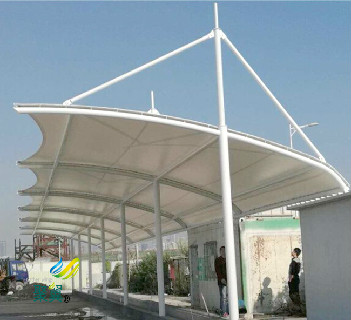 膜結(jié)構(gòu)車棚幅寬|膜結(jié)構(gòu)車棚膜建筑設(shè)計協(xié)調(diào)性