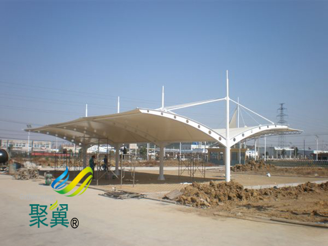 膜結(jié)構(gòu)車棚的透光性能|膜結(jié)構(gòu)車棚的現(xiàn)代化性  