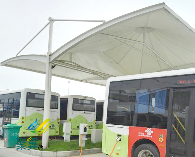 電動(dòng)汽車(chē)遮陽(yáng)充電棚