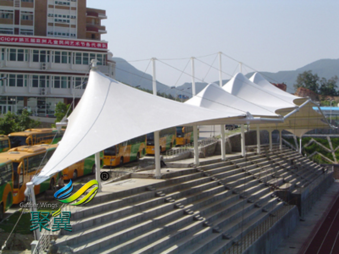 看臺(tái)棚膜結(jié)構(gòu)工程施工過(guò)程中保護(hù)體育膜結(jié)構(gòu)方法