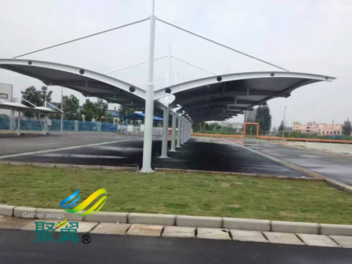 聚翼膜結(jié)構(gòu)車棚公司小編為您介紹景觀膜結(jié)構(gòu)傘蓋設(shè)計與切